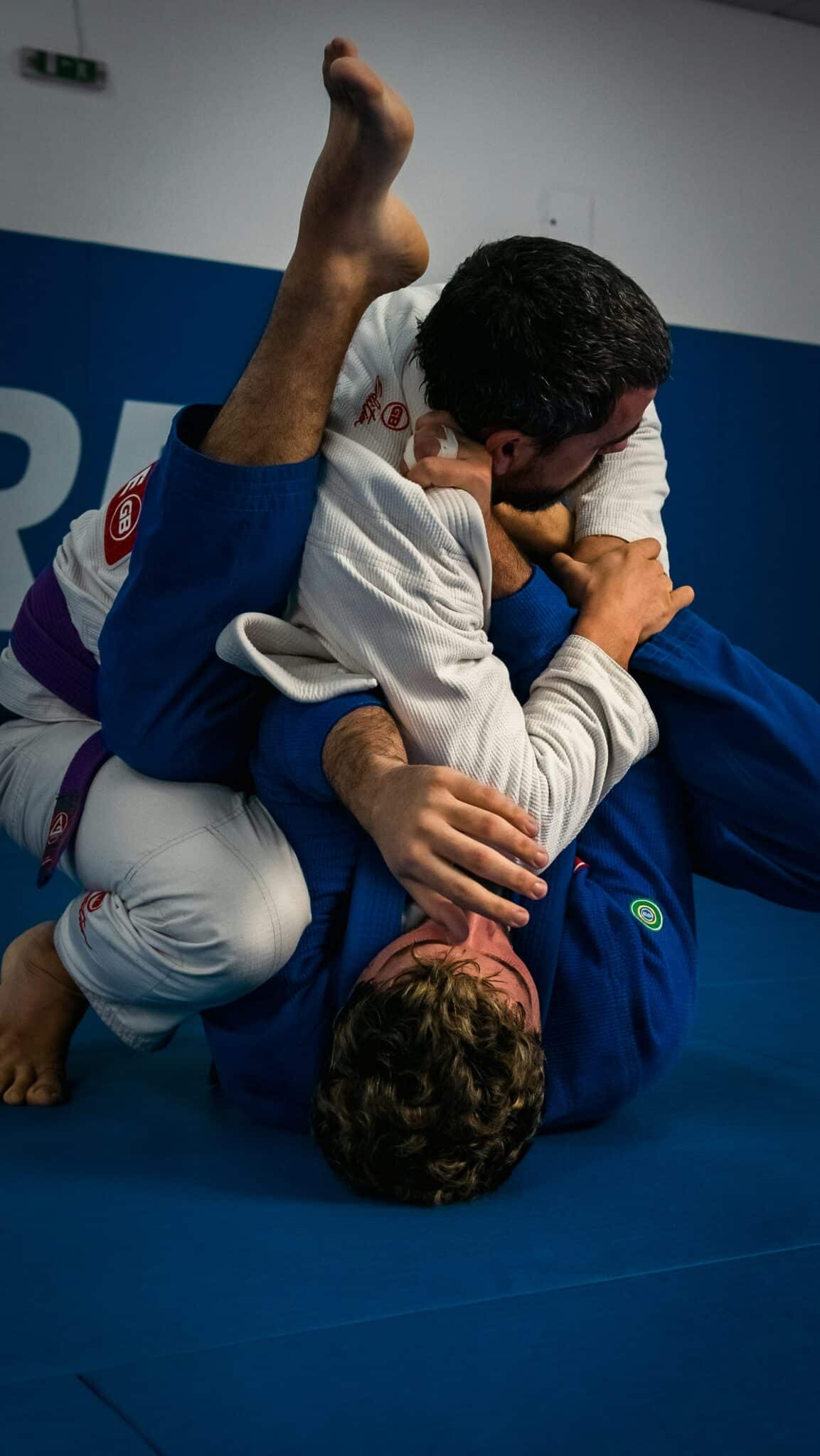 Combattants de jiu-jitsu brésilien en plein combat