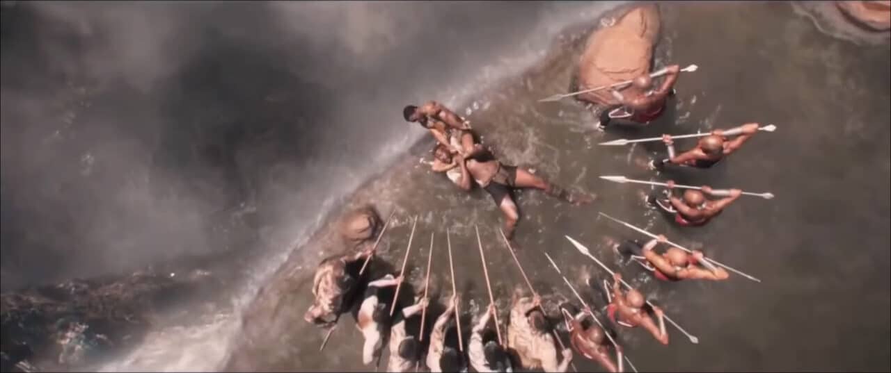 Vue aérienne de guerriers avec lances au bord de l'eau